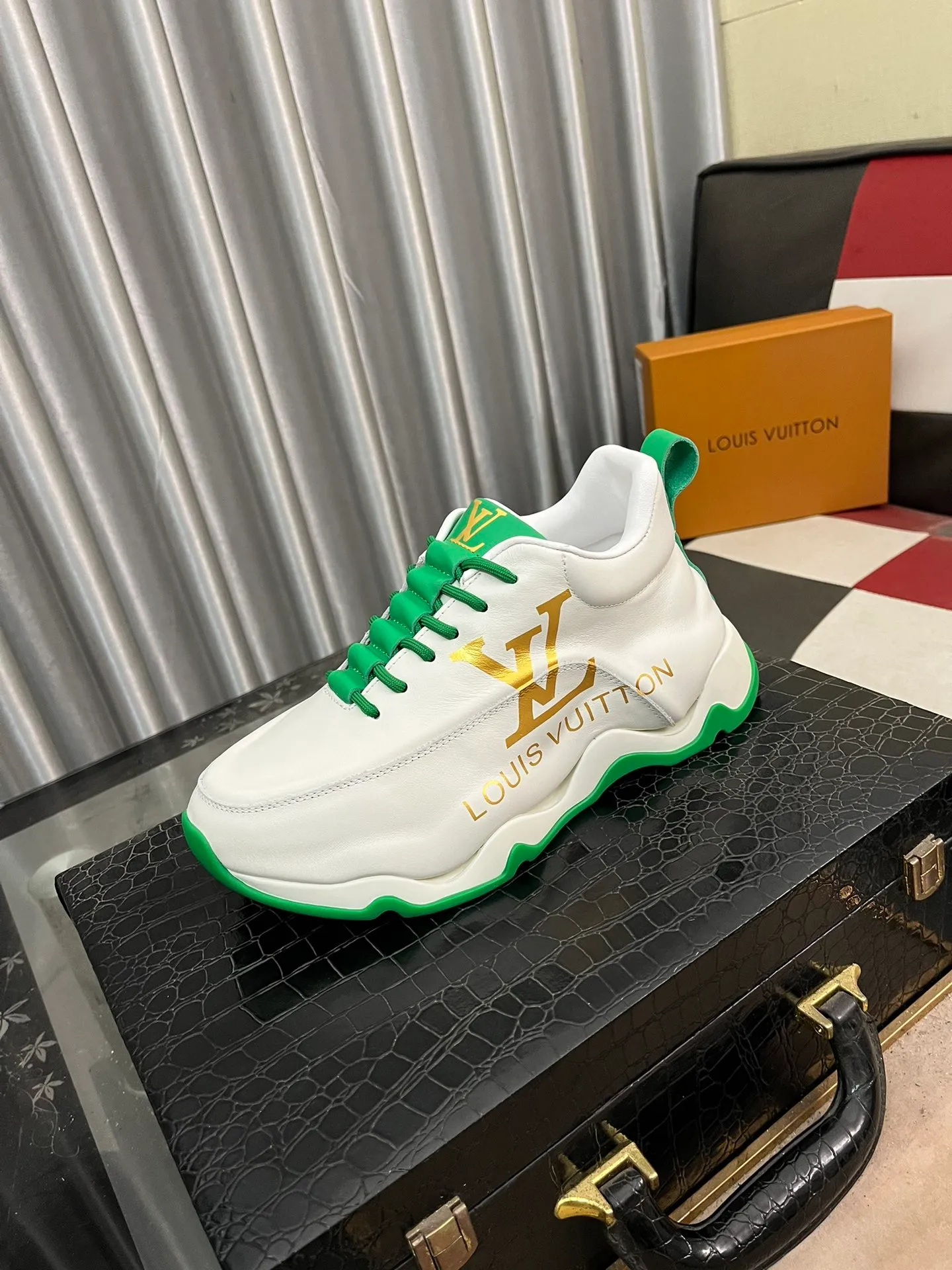 Men's shoes 💰640⌚️⌚️ (GUCCI) Gucci official website men's casual shoes synchronization style, the upper is made of cowhide with imported new brand elements Gucci, showing a good atmosphere, simple design and slip-on style, super versatile, 🐷 leather lining, rubber outsole, size 38-44